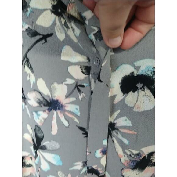 C&e Woman's S Blouse Grey Floral Button V Neck Lightweight Business Casual - Picture 4 of 8